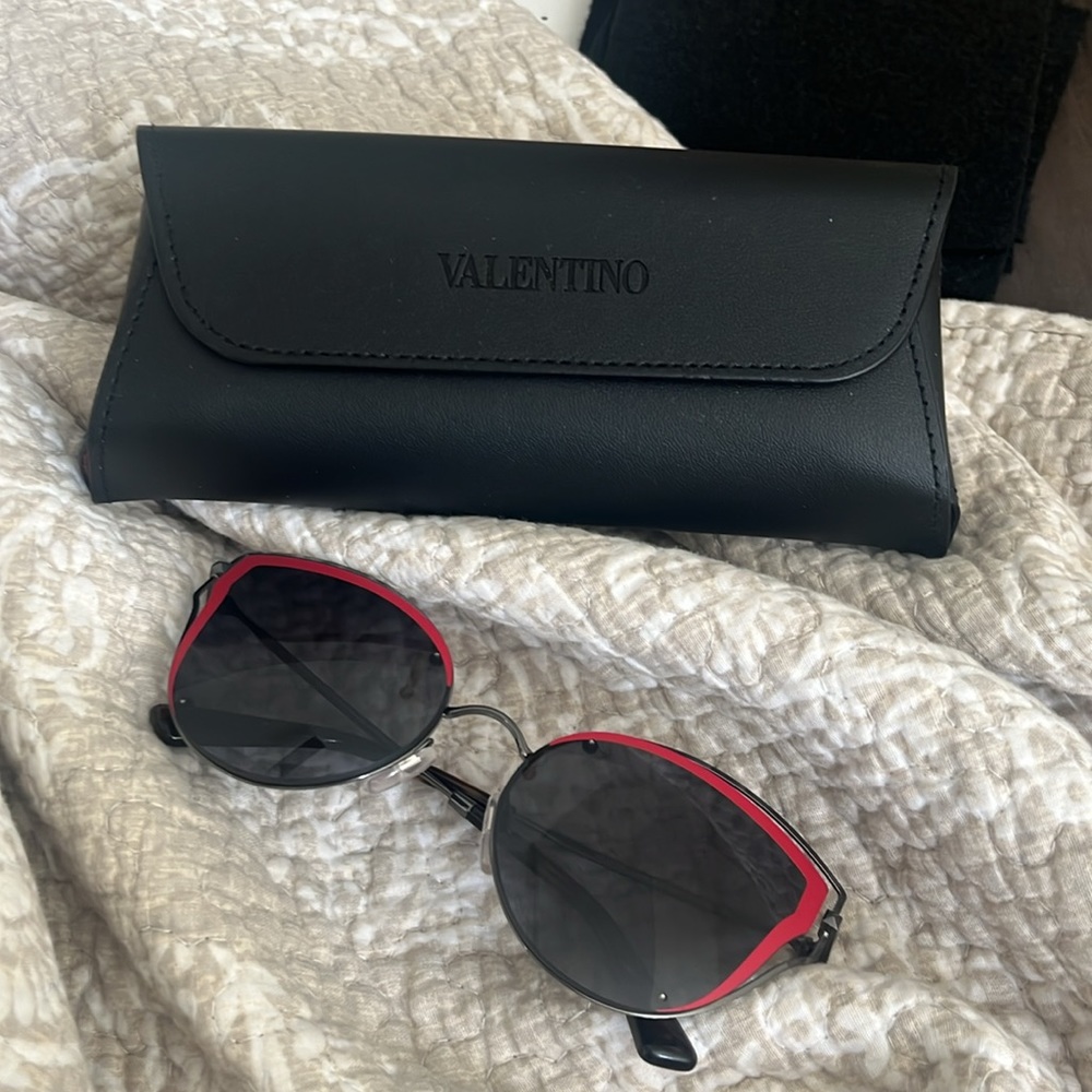 Authentic Valentino sunglasses - Picture 3 of 4